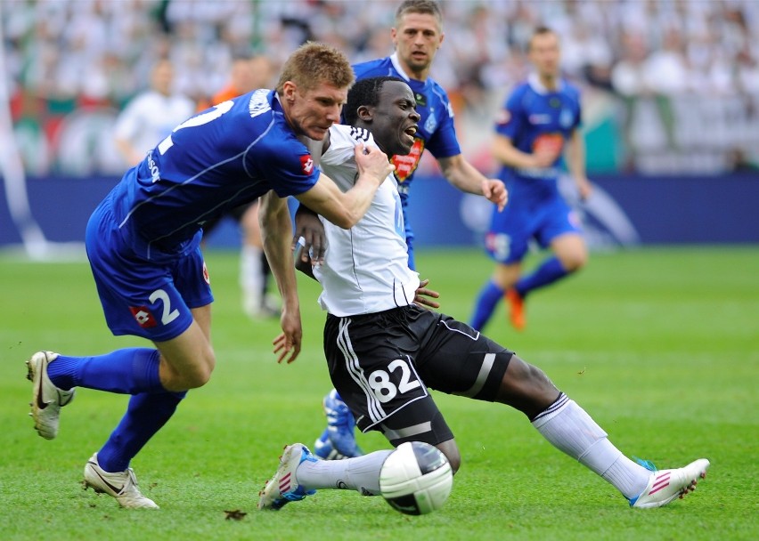 2.04.2011, Legia Warszawa - Ruch Chorzów: z lewej Piotr...