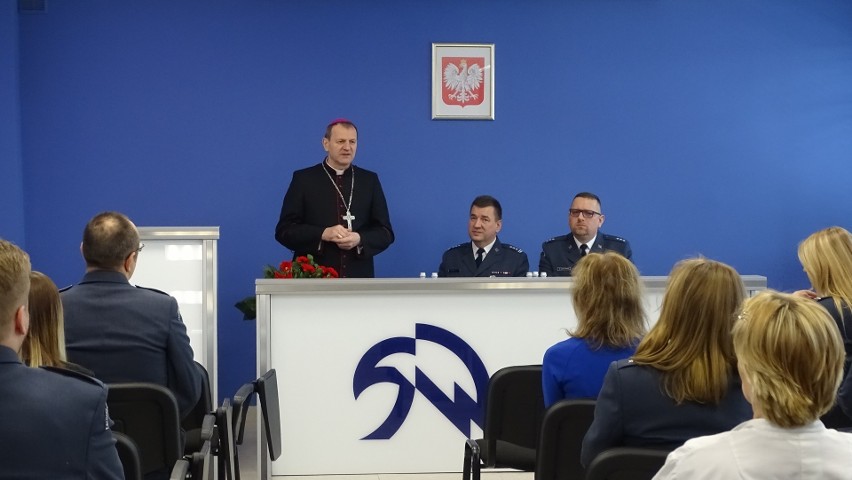 Ks. abp Tadeusz Wojda spotkał się więźniami i funkcjonariuszami Zakładu Karnego w Białymstoku