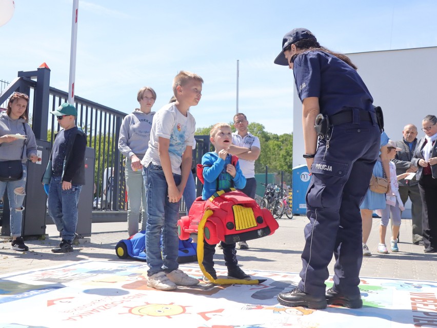 Policjanci uczyli najmłodszych zasad ruchu drogowego.