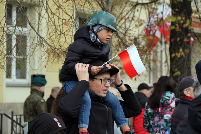 Od kilku lat uroczystości państwowej na Dolnym Śląsku odbywają się poza Wrocławiem, żeby docenić mniejsze miejscowości. 11 listopada 2023 świętowano w Oławie.