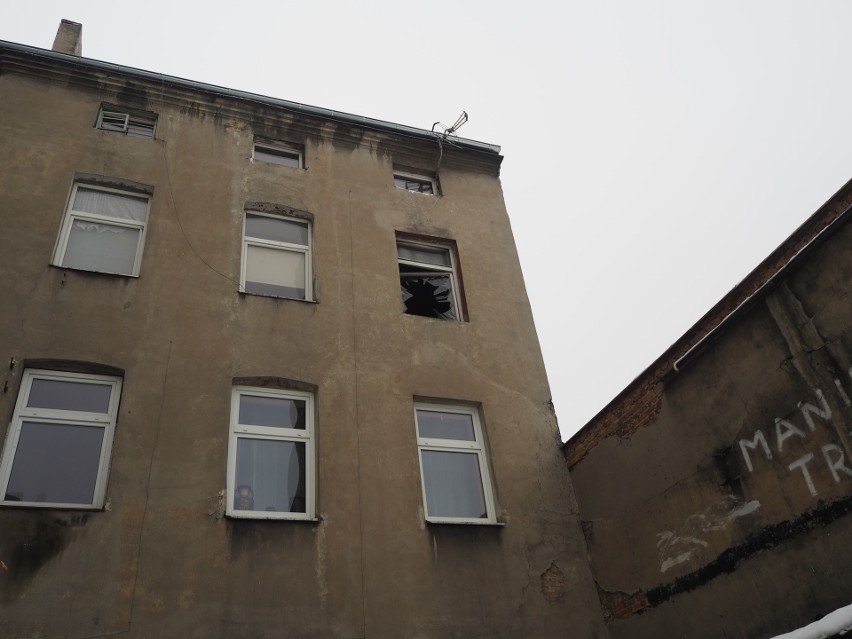  Zwęglone zwłoki w mieszkaniu! Ósma ofiara pożaru w Łodzi - zawinili mieszkańcy nieostrożnie obchodzący się z ogniem