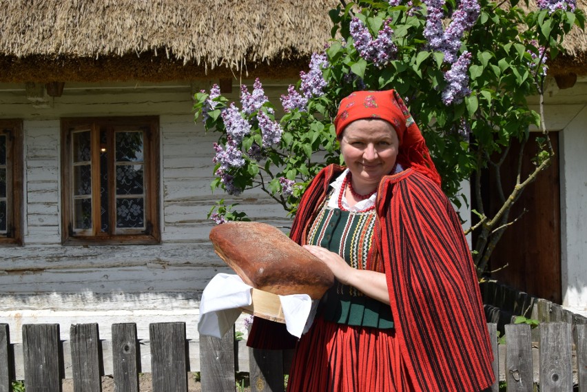 Aleksandra Imosa z Muzeum Wsi Kieleckiej z uśmiechem będzie...