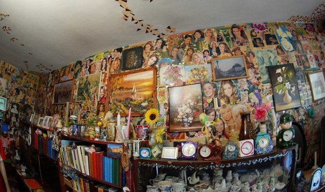 Mieszkanie pani Henryki wytapetowane jest zdjęciami z kolorowych czasopism