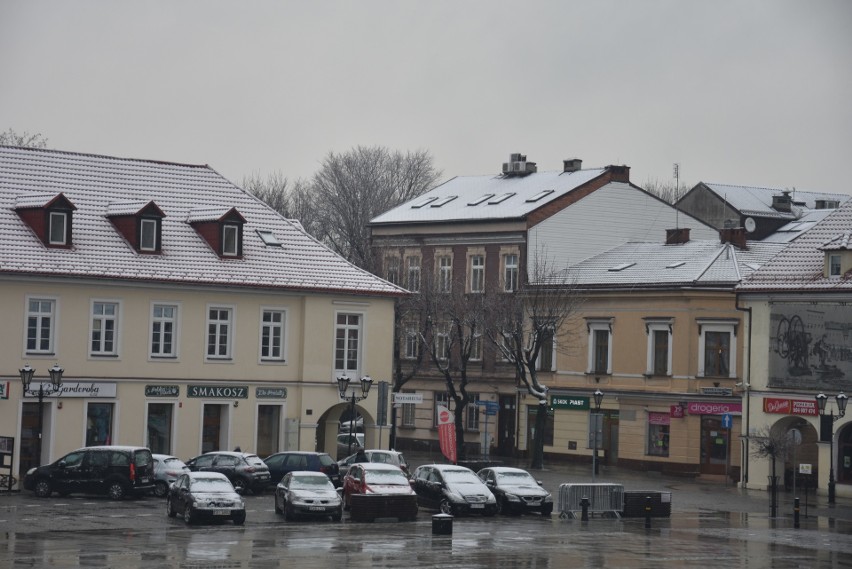 Rynek w Oświęcimiu ok. godz. 17