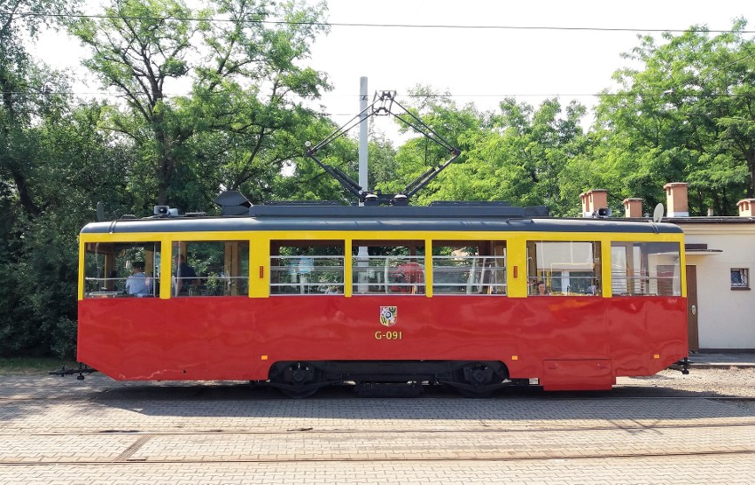 Wrocław zza szyby dawnego tramwaju. Na tory wyjechał Gustaw [ZDJĘCIA] 