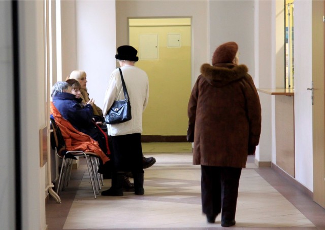 W przypadku zbiegu prawa do kilku świadczeń osobie uprawnionej przysługuje tylko jedna "trzynastka".  Dlaczego ZUS wyjaśnia to w poniższym materiale.