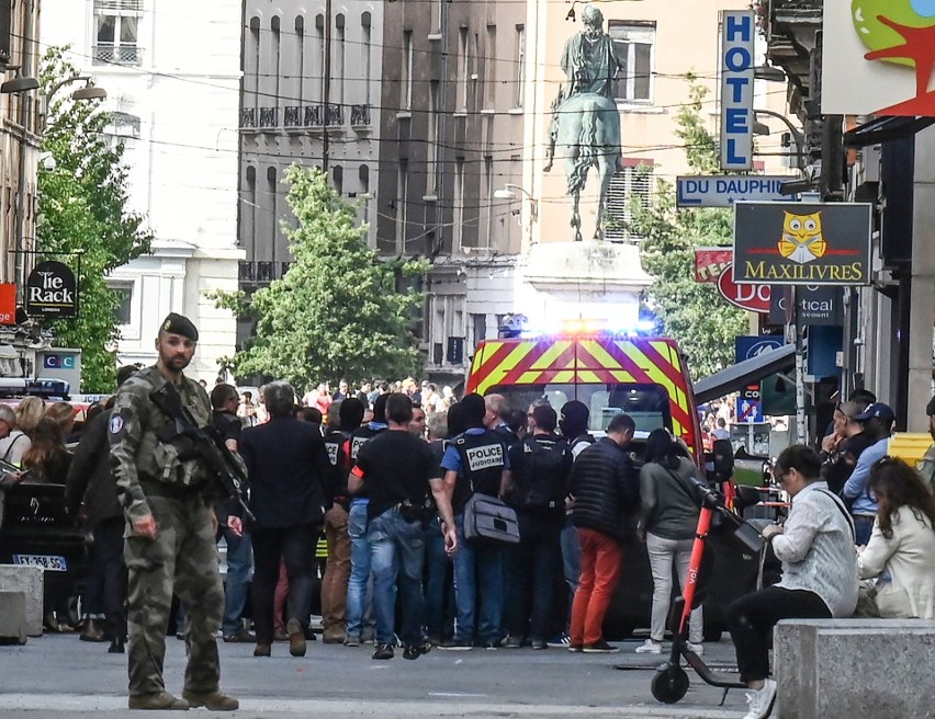 Francja: Eksplozja na deptaku w Lyonie, są ranni. To zamach? [ZDJĘCIA] [WIDEO]