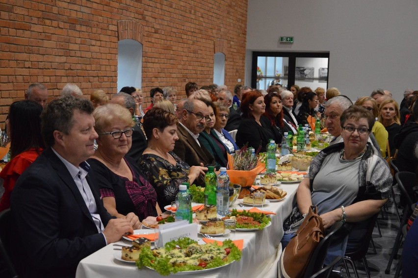 Członkowie ostrowieckich rad osiedli spotkali się z władzami miasta. Podsumowali ostatnie miesiące pracy [ZDJĘCIA]