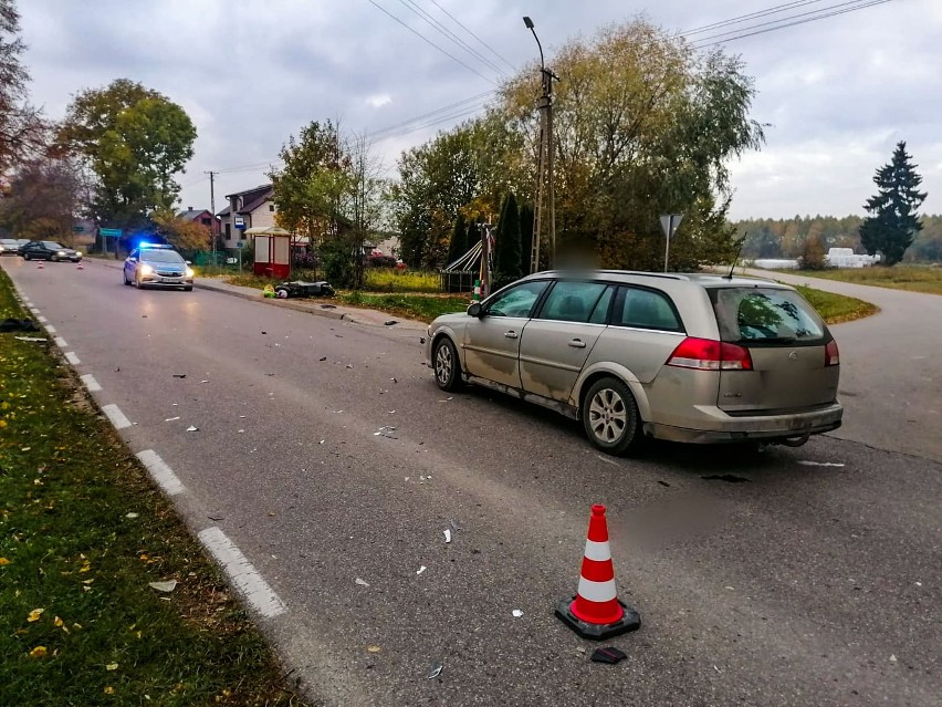 Wypadek na drodze wojewódzkiej nr 693. Samochód zderzył się ze skuterem między Siemiatyczami a Moszczoną Pańską 