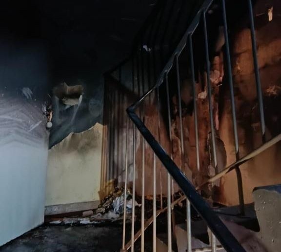 Pożar w wieżowcu przy ulicy Szczyglej w Kielcach. Ewakuacja 17 osób, na miejscu działały cztery zastępy strażackie