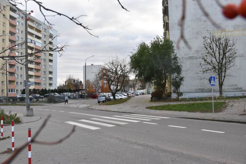 Co z bezpieczeństwem pieszych na ul. Żeromskiego w Malborku? "Zebra" na zakręcie grozi potrąceniem, więc przydałoby się wyniesione przejście