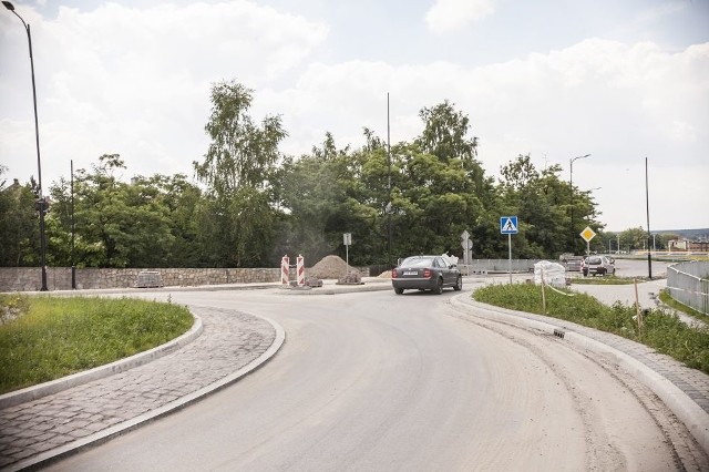 W tym tygodniu otwarto nowo powstały odcinek ulicy Republiki Pińczowskiej w Pińczowie, co znacznie usprawniło ruch w centrum miasta.