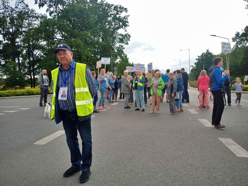 W godzinach szczytu zablokowali ruch. Czego domagają się protestujący mieszkańcy wrocławskiej Leśnicy?