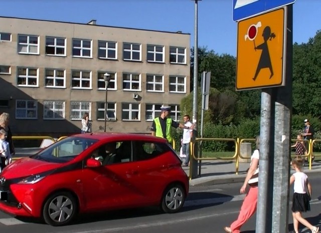 W związku z rozpoczynającym się rokiem szkolnym, w czwartek, 1 września rozpoczęły się działania zielonogórskich policjantów ruchu drogowego "Bezpieczna droga do szkoły".