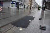 Asfalt zamiast kostki na odnowionej ulicy w Gorzowie. „To tymczasowe?”