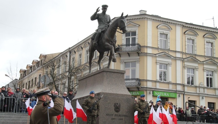 Święto Niepodległości w Kielcach. Pod pomnikiem Marszałka [WIDEO, zdjęcia]