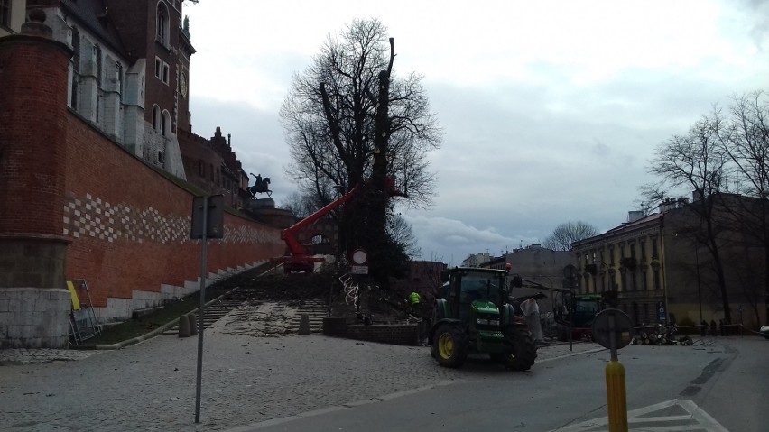 Kraków. Po wypadku prace na stoku Wawelu wstrzymane