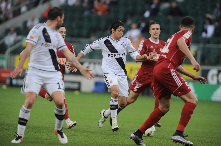 Legia Warszawa rozbiła Piasta Gliwice 4:0 i jest o krok od...