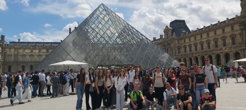 Gminna Orkiestra Dęta ze Starej Błotnicy zagrała we Francji. Był czas na występy, ale też zwiedzanie Paryża . To była fantastyczna przygoda