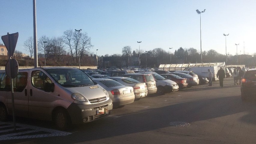 Parking przed galerią Focus Mall w Zielonej Górze