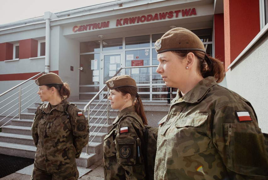 Żołnierze 10. Świętokrzyskiej Brygady Obrony Terytorialnej wsparli służbę zdrowia. Honorowo oddali krew (ZDJĘCIA)