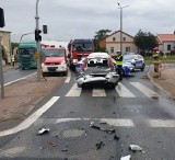 Groźny wypadek w Zwoleniu. Kierowca wjechał w tył innego auta i uciekł z miejsca zdarzenia