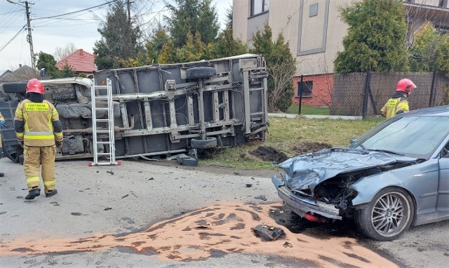W Witkowicach, w gminie Kęty, doszło do zderzenia samochodu dostawczego z osobowym. Jedna osoba została poszkodowana.