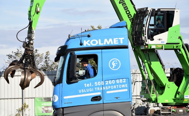 Na terenie firmy Cronimet w podinowrocławskim Kłopocie odbyły się zawody operatorów urządzeń branży złomiarskiej - I International Scrap Challenge. Był to międzynarodowy konkurs z udziałem 9 ekip operatorów (po trzech z każdej firmy). Drużyny rywalizowały  na maszynach, które na co dzień są wykorzystywane w firmach zajmujących się złomem. Były to wózki widłowe, samochody hakowe i maszyny przeładunkowe. W serii finałowej zmierzyło się pięć  zespołów.