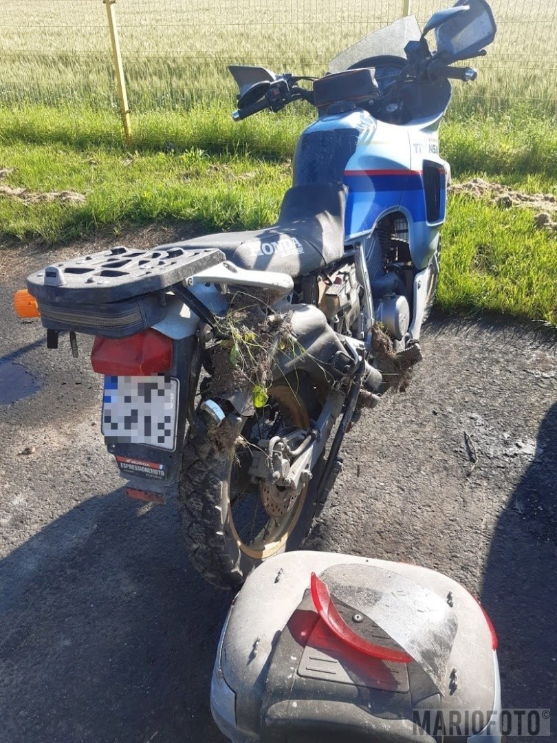 Tragedia w Iławie koło Nysy. Motocykl rozbił się na zakręcie Nie żyje motocyklista, druga osoba ciężko ranna