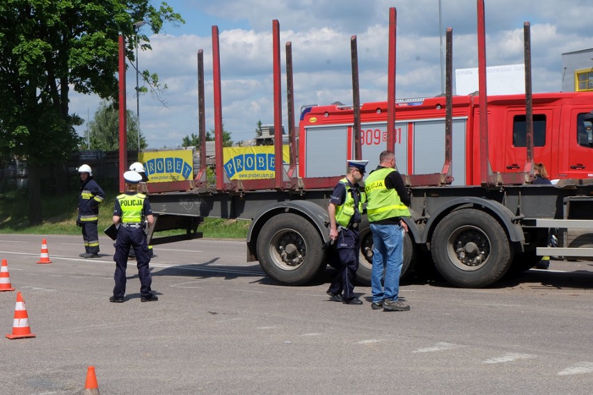 Wypadek na DK 65 w Fastach. Zderzenie ciężarówki z osobówką