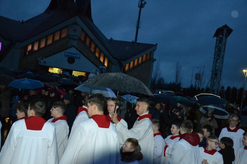 W Lipnie powitano obraz Matki Bożej w znaku Ikony Jasnogórskiej. Pomimo deszczu przyszło wielu wiernych!