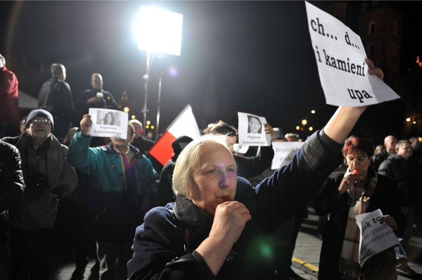 Demonstracja przeciwników prezydenta Komorowskiego.