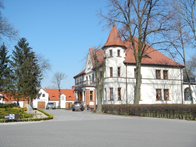 Pięknie odrestaurowany pałac w Wierzchosławicach