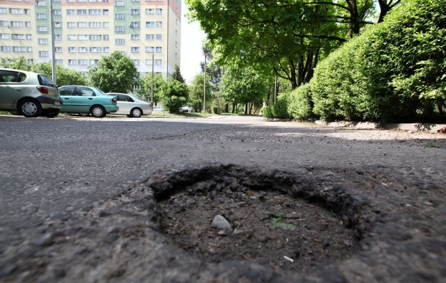 Syn pani Ewy uszkodził opla przy ul. Inowrocławskiej w styczniu ubiegłego roku. Do dziś rodzina nie dostała odszkodowania