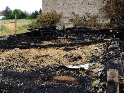 25-latek podpalił stodołę w Rokitnie.