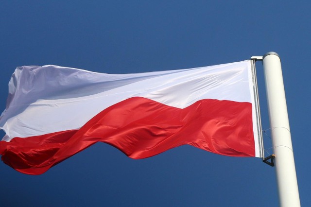 Dzień Flagi Rzeczpospolitej Polskiej przypada 2 maj i nie jest dniem wolnym od pracy.