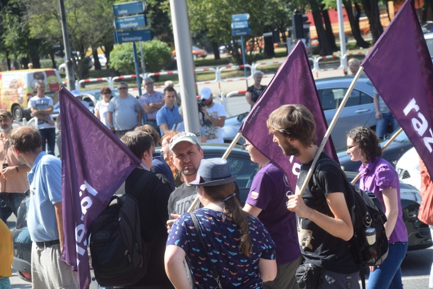 Protest pracowników Huty Szkła w Zawierciu ZDJĘCIA