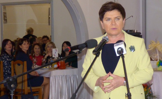 Wicepremier Beata Szydło gościła w niedzielę na imprezie z okazji Dnia Kobiet w Rosiejowie koło Skalbmierza.