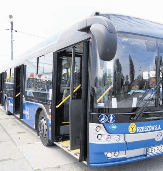 Pierwszy autobus zasilany gazem LNG przyjechał do Tarnowa kilka dni temu. Wzbudził duże zainteresowanie kierowców MPK