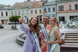„Miss Supranational”. Najpiękniejsze kobiety świata zwiedzają Polskę! Co czeka na nie zanim stoczą bój o koronę?