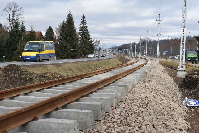 Nowe tory kolejowe w Poroninie. W przyszłości pojawi się tutaj nowy przystanek. Będzie zlokalizowany na Misiagach