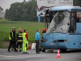 Korek na DK1 w Pszczynie. Autobus uderzył w słup [ZDJĘCIA]