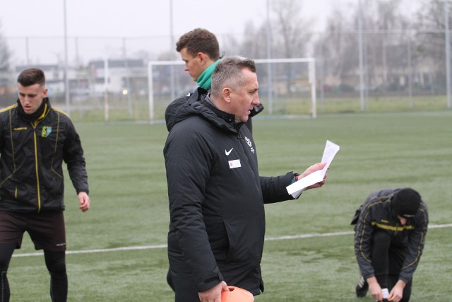 - Miałem okazję obserwować pracę trenera “Pachety” z pierwszym zespołem i drużyny juniorskie - mów Grzegorz Opaliński, trener Siarki.