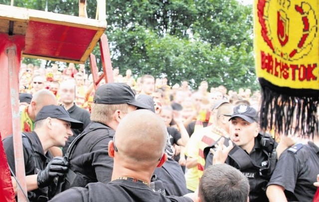 Pseudokibice Jagiellonii są znani z rozrób na stadionach. Stowarzyszenie odcina się od tego.