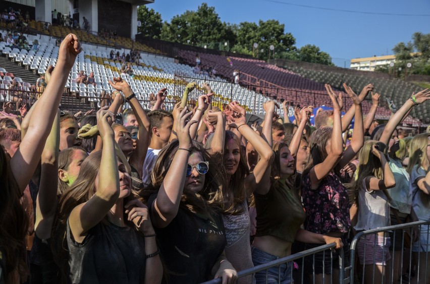 Eksplozja kolorów w Jastrzębiu. Barwna chmura nad stadionem