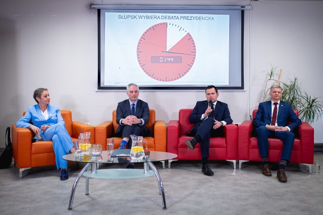 Debata kandydatów na prezydenta Słupska. Od lewej: Krystyna Danilecka-Wojewódzka, Adam Sędziński, Paweł Szewczyk, Adam Treder.
