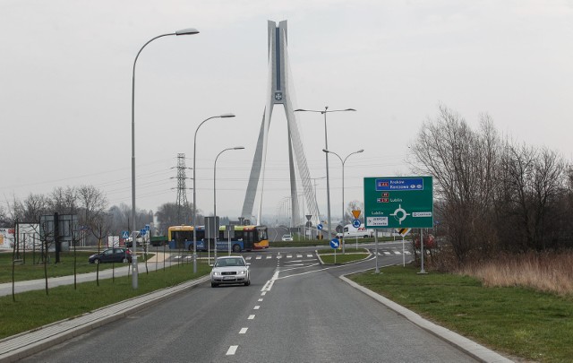 Planowana droga połączy ulice Lubelską z Warszawską. Częścią tego połączenia jest most im. Tadeusza Mazowieckiego.