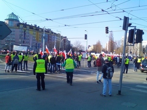 Rolnicy z Agrounii protestowali w Warszawie. Chcieli pokazać, jak blokowany jest rynek [zdjęcia, wideo]