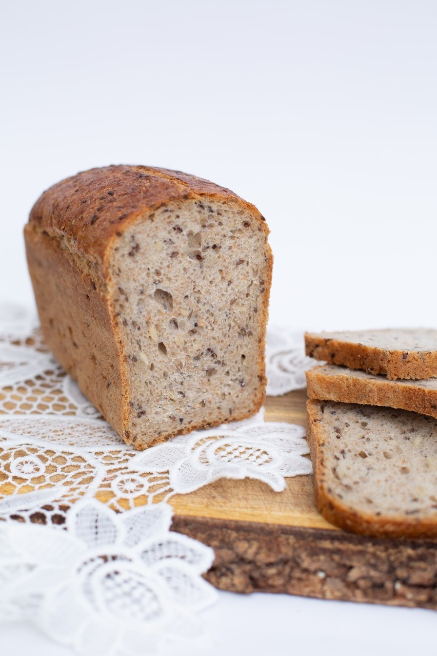 Chleb pszenno-żytni z ziarnami 800 g - 11 zł