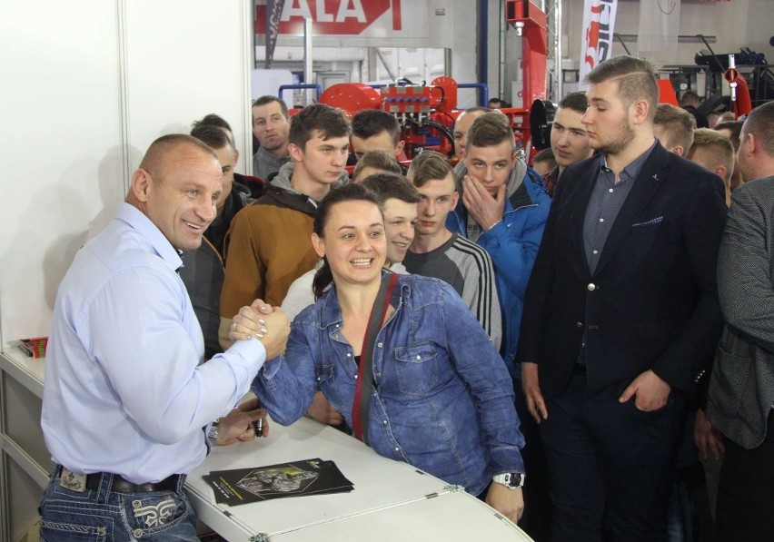 Mariusz Pudzianowski na targach AGROTECH w Kielcach. Przyciągnął tłumy